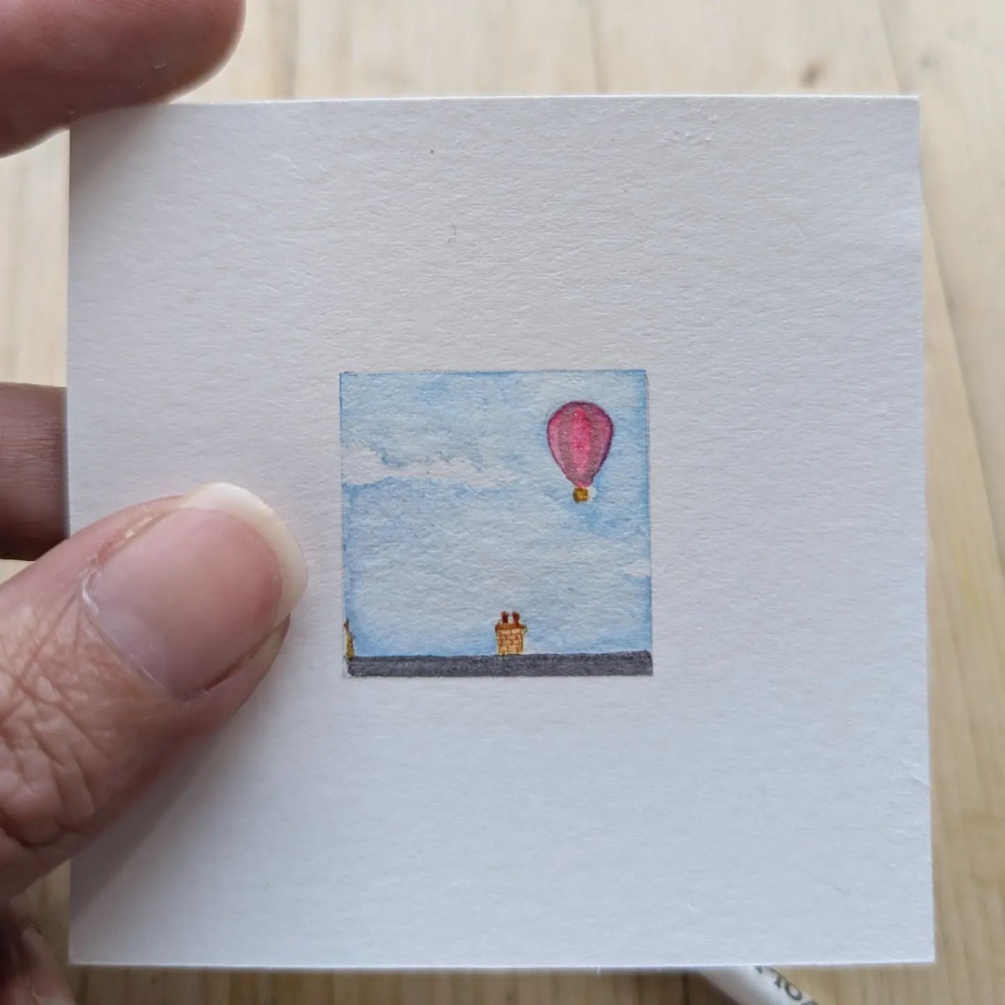 This is absolutely a token painting, because for one reason or another I've not put brush to paper all week. Teeny hot air balloon, as I've been thinking about them quite a bit lately. Very rough but it only took ten fifteen mins (and most of that was waiting for the sky to dry 😂) 

#worldwatercolormonth #watercolour #watercolor #art #miniaturepainting